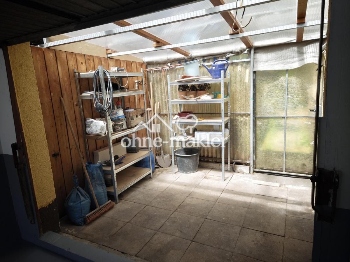 Abstellraum hinter der Garage