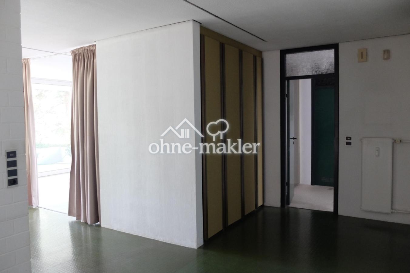 Diele,  Richtung Schlafzimmer