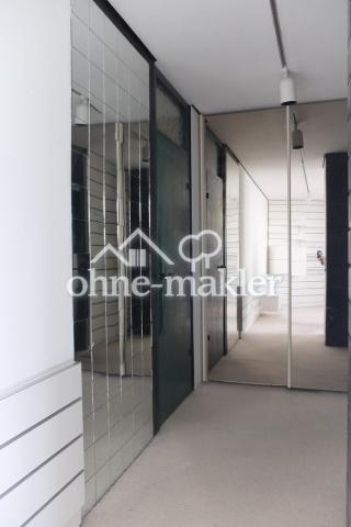 Ankleide mit Spiegelschrank