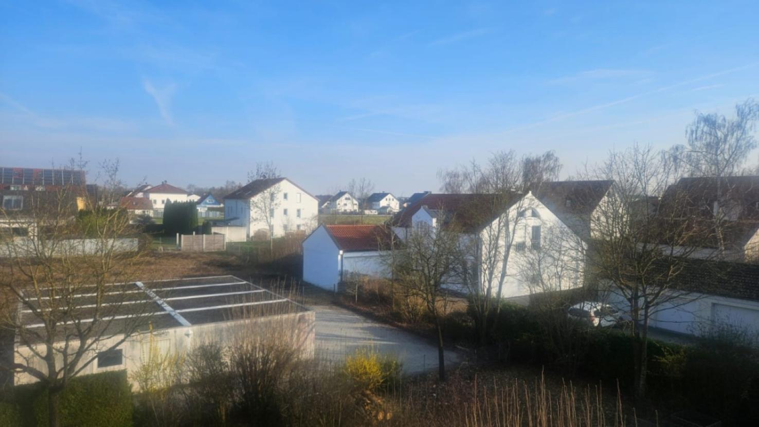 Blick vom Balkon Richtung der Stellplätze