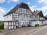 Haus Vorderansicht Links
