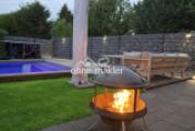 Pool_Holzdeck_Rasen mit KI