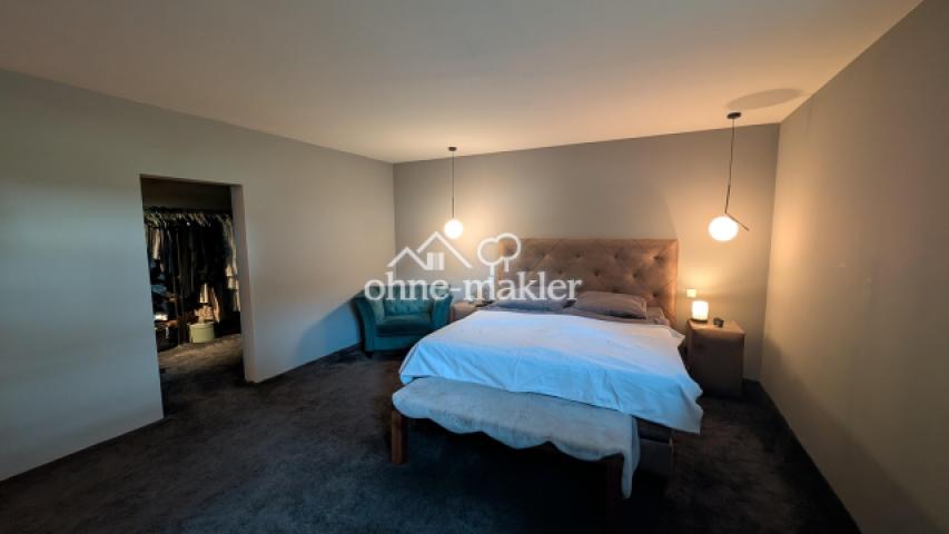 Großes Schlafzimmer