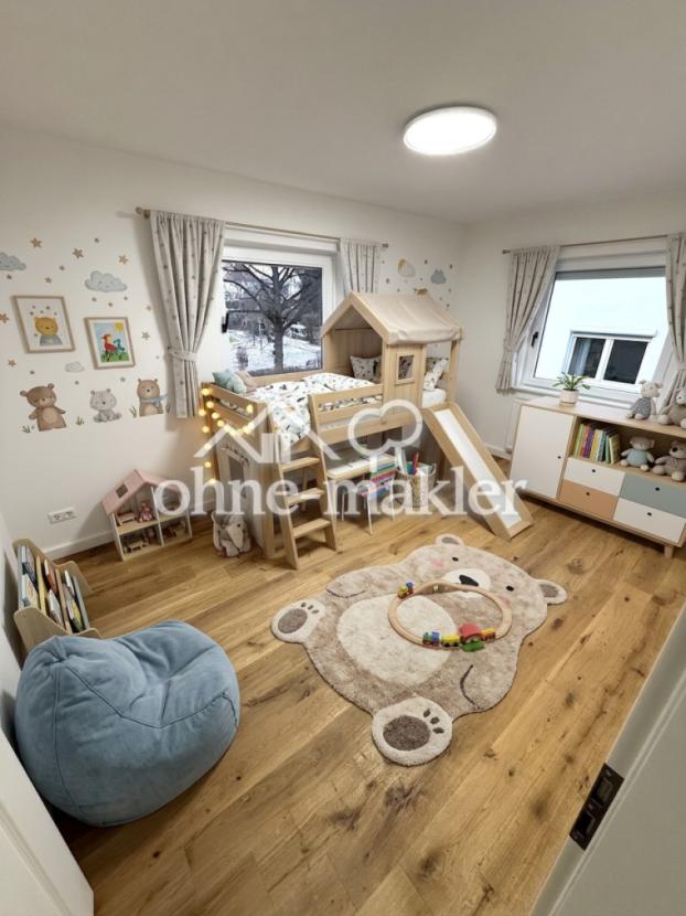 Kinderzimmer möbliert