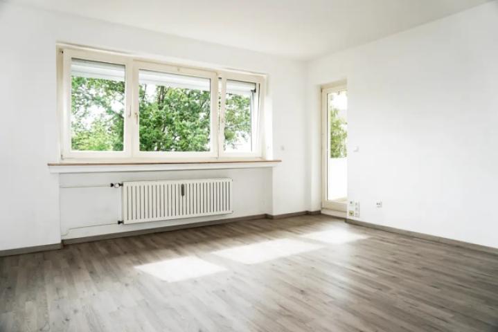 Schlafzimmer_mit_Blick_zum_Balkon_