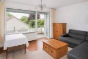 Wohnzimmer mit Balkon