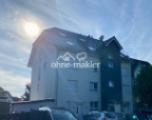 Hausfront mit Abendsonne