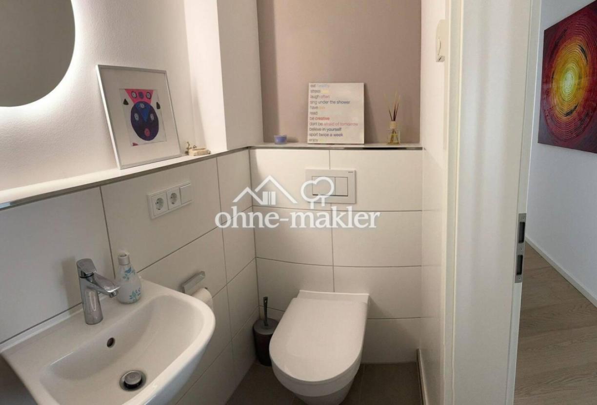 Gäste-WC mit Schrank / Dusche