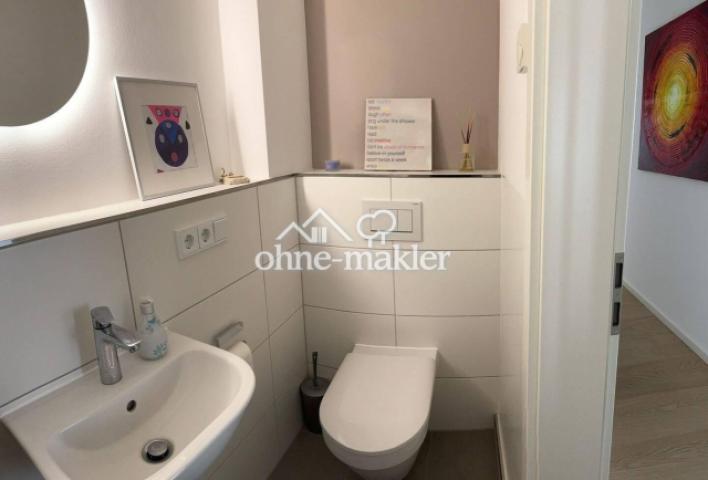 Gäste-WC mit Schrank / Dusche