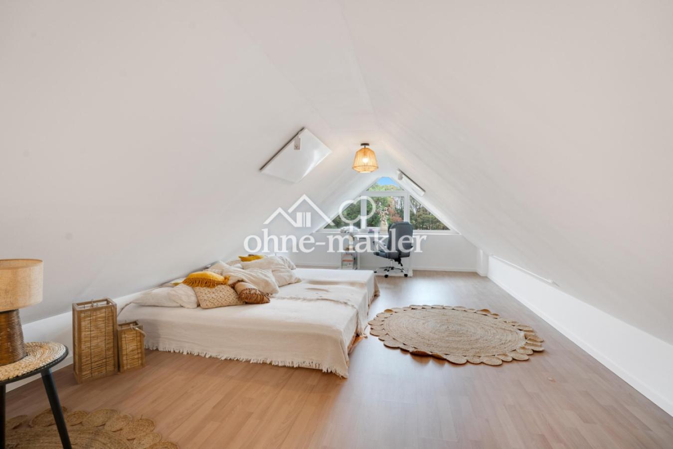 Schlafzimmer DG
