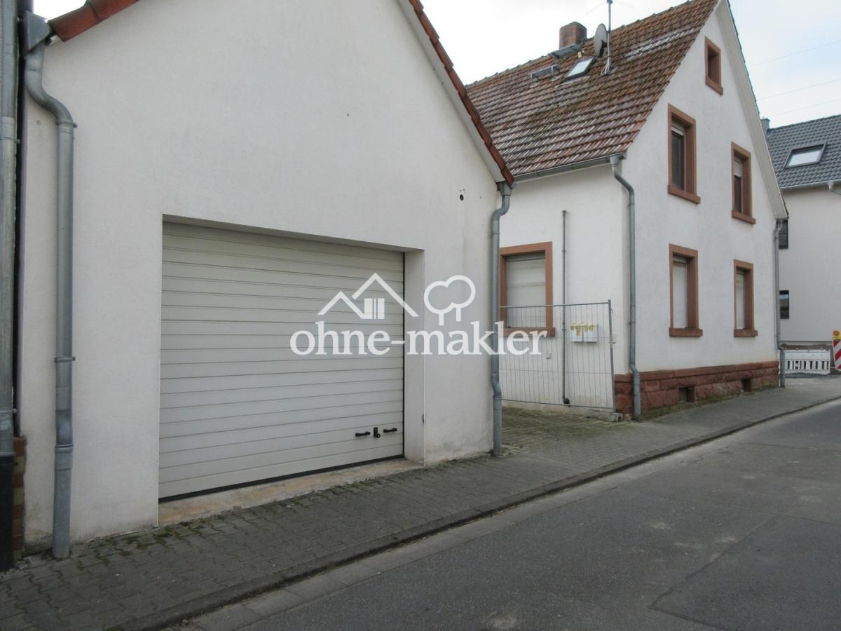Vorderseite Garage-Hobbyraum