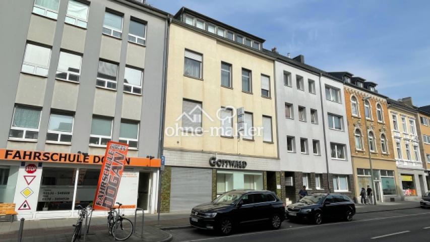 Straßenfront