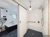 KI-Visualisierung – EG Wannenbad + separate Dusche