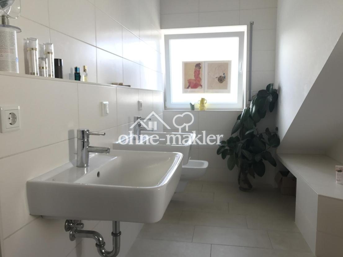Waschbecken, Bidet, Fenster 2