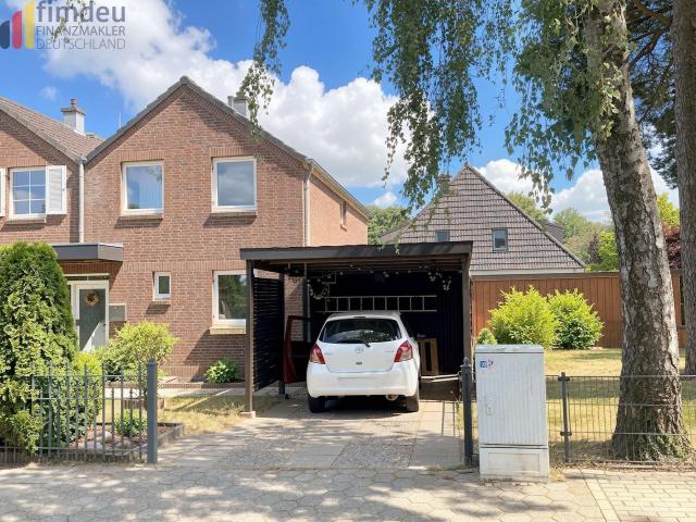 Willkommen zu Hause – Frontansicht mit Carport