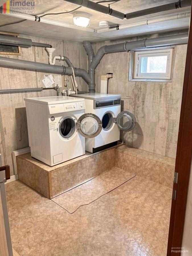 Separater Hauswirtschafts- und Technikbereich im Keller