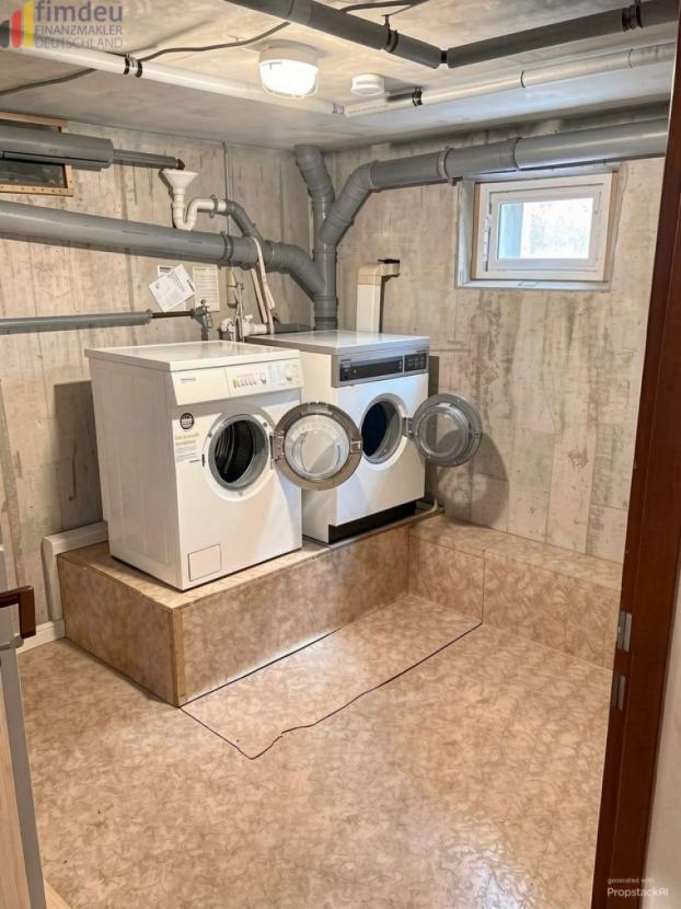 Separater Hauswirtschafts- und Technikbereich im Keller