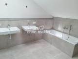 Bad 2 Waschtischen u.Badewanne