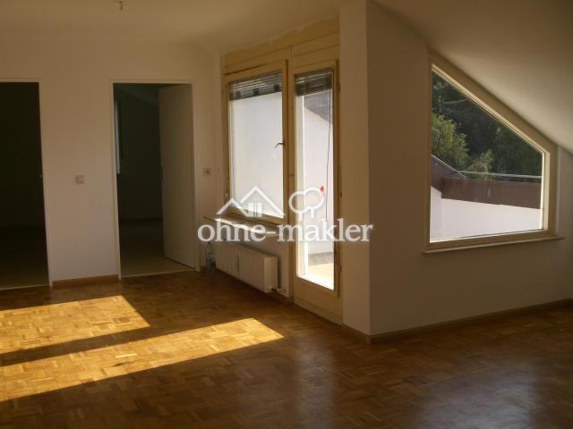 Wohnzimmer / Balkon / leer