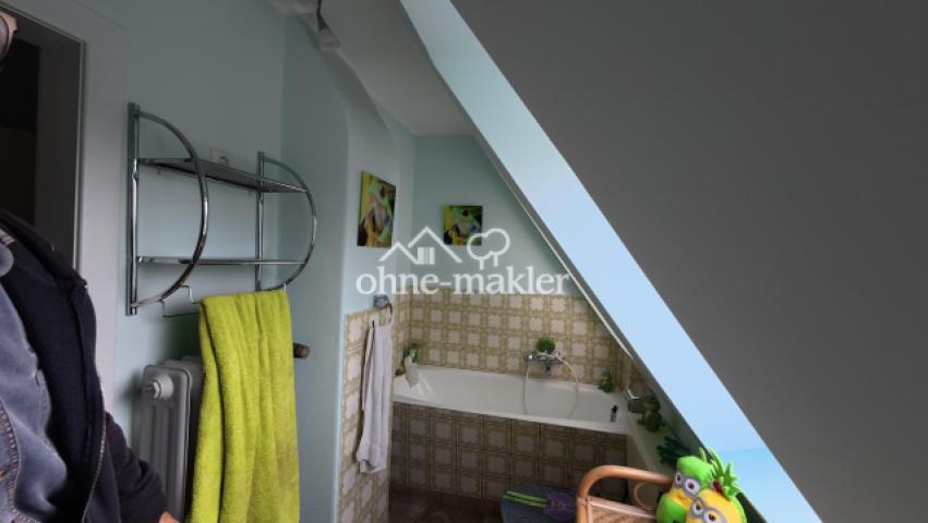 Bad mit Wanne (OG)