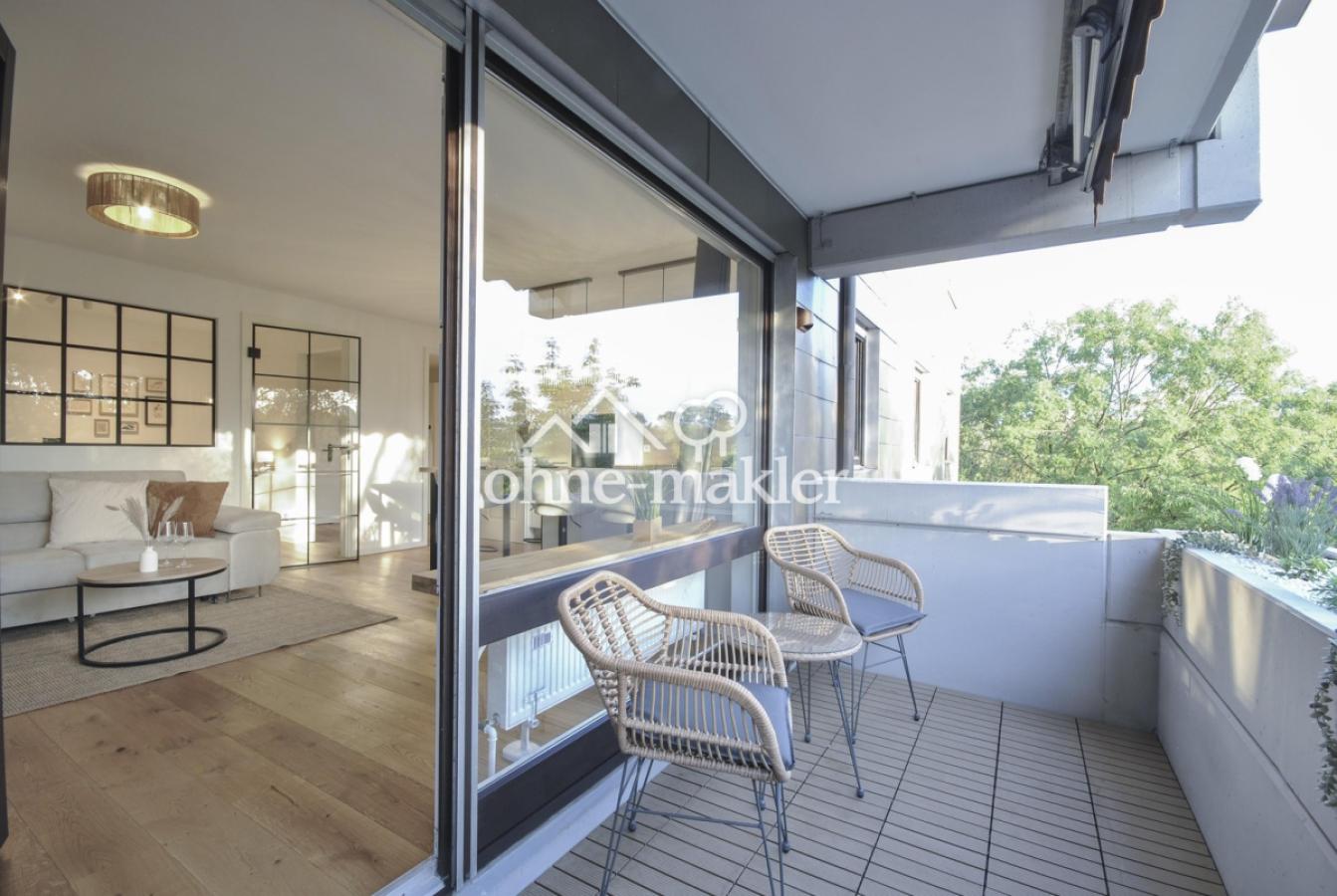 Balkon & Wohnzimmer