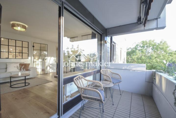 Balkon & Wohnzimmer