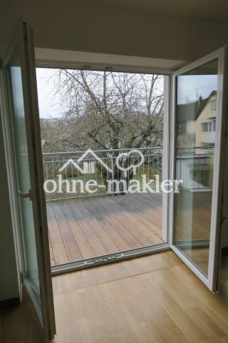 Blick auf Balkon / Kirschbaum