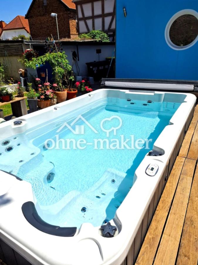 Pool & Spa