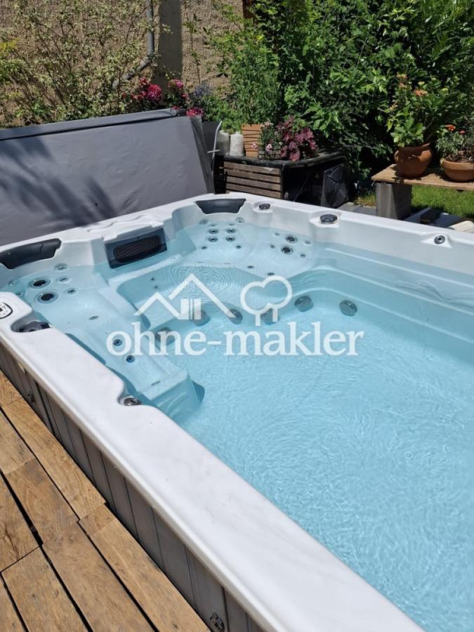 Pool & Spa