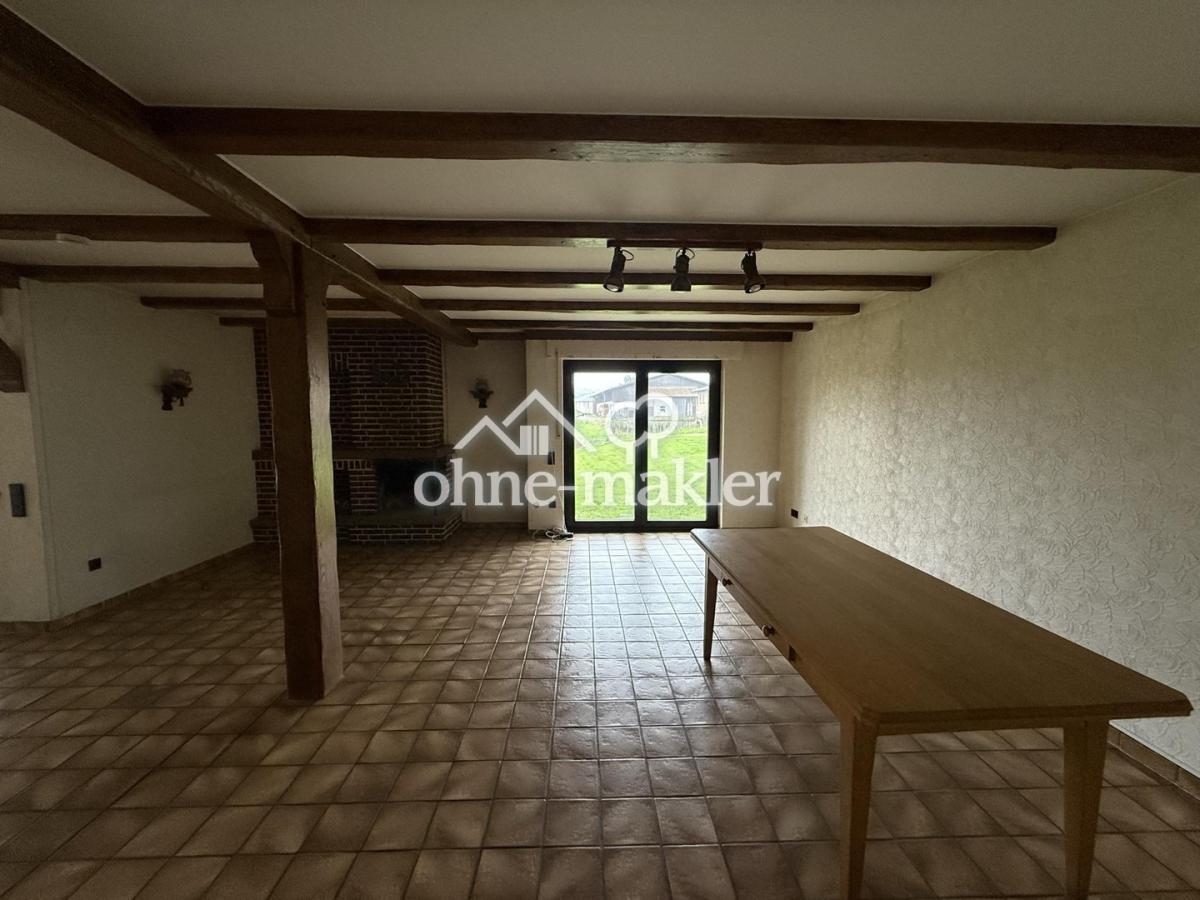 Wohnzimmer mit Kamin