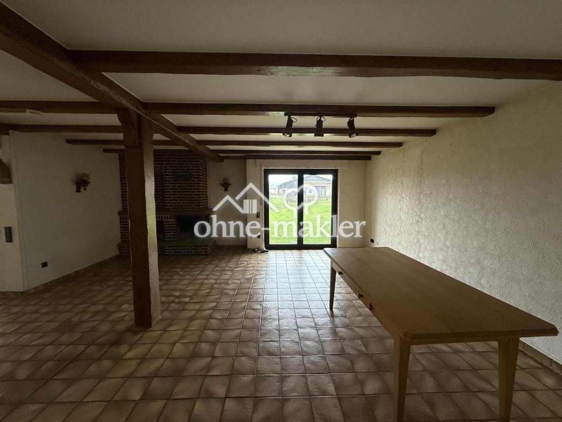 Wohnzimmer mit Kamin