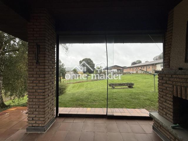 Wohnzimmerblick über Terasse