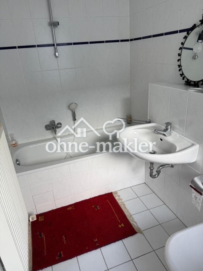 Bad mit Badewanne