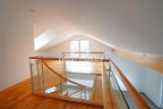Galerie mit edler Verglasung