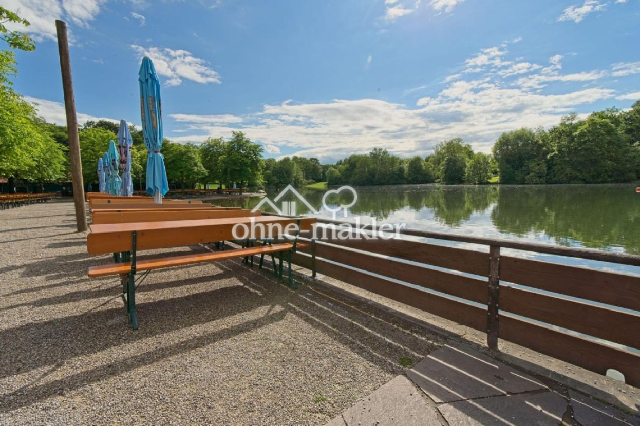und einem schönen Biergarten 