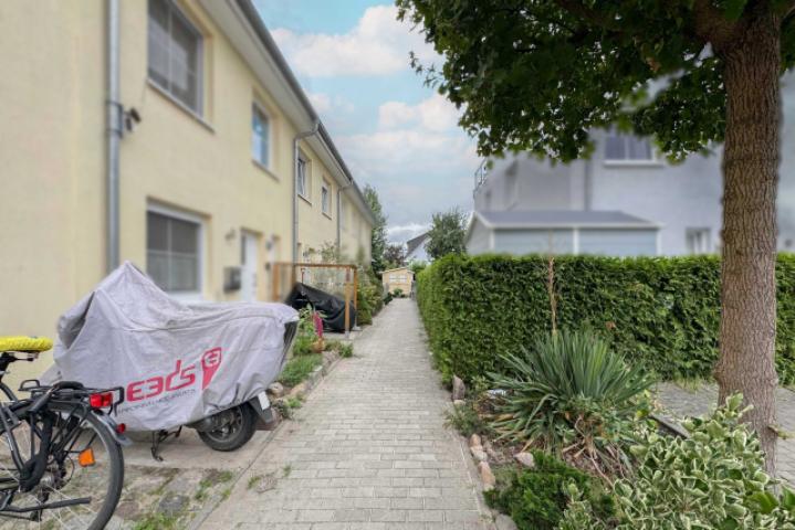 Weg zum Hauseingang