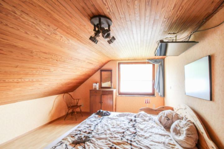 Schlafzimmer DG