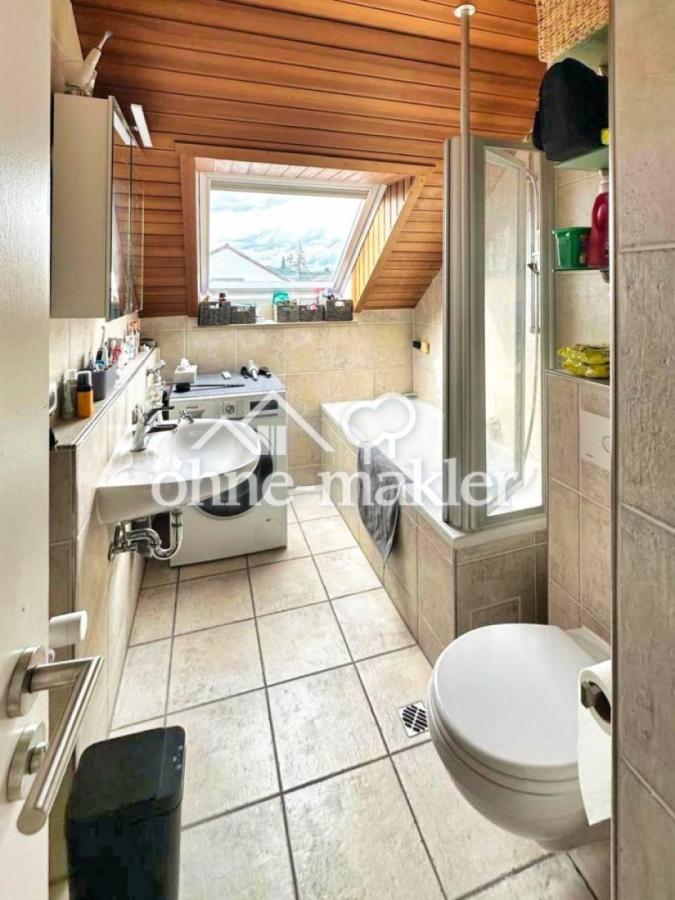 Bad mit Badewanne