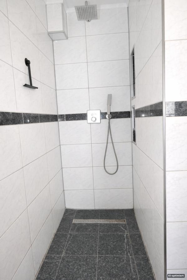 KI-optimiert – Bodengleiche Dusche