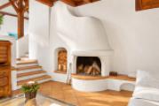 Gemütliche Kamin-Lounge als privater Rückzugsort