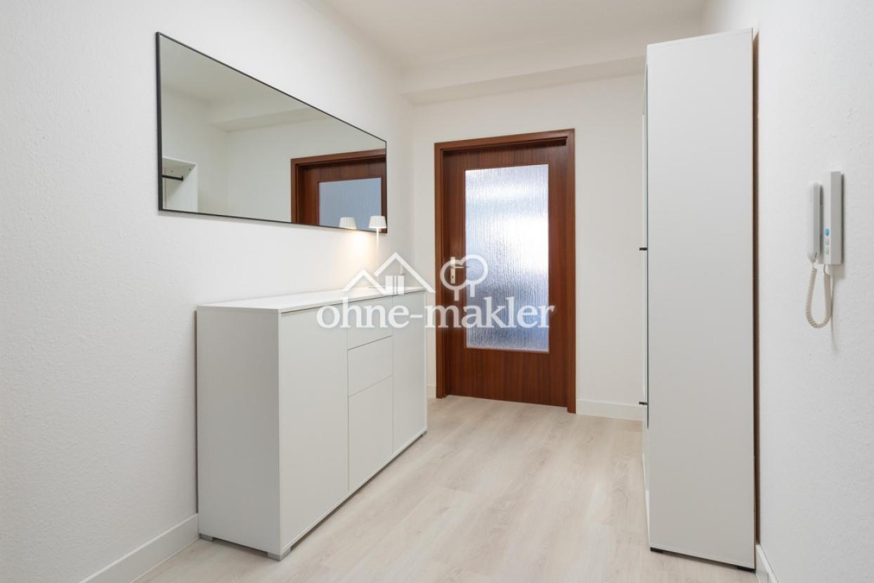 Heller Flur mit viel Platz