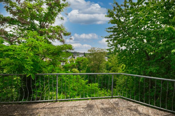 Große Südterrasse mit Traumblick