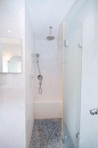 Bodengleiche, begehbare Dusche
