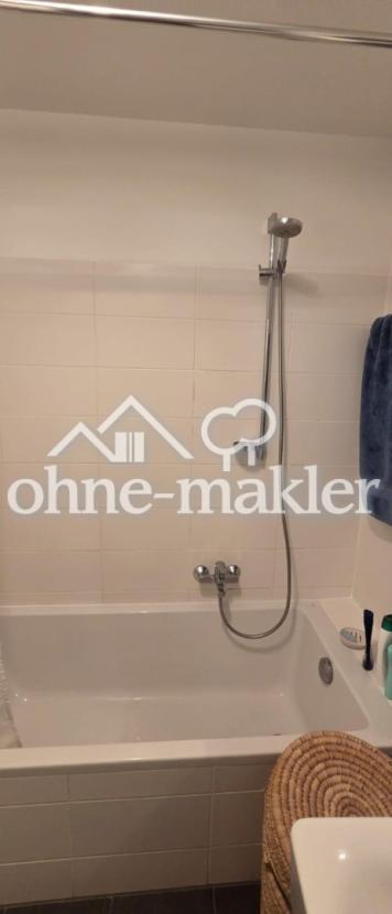 Dusche mit Badewanne