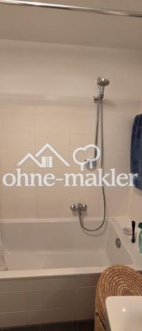 Dusche mit Badewanne