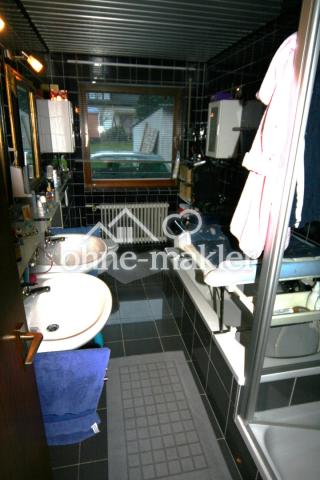 Bad mit WC, Dusche&Badewanne