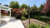 Terrasse mit Teich
