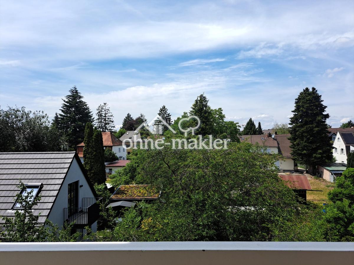 Blick ins Grüne vom Balkon