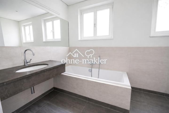 Master-Badezimmer_Leer_1.Sicht