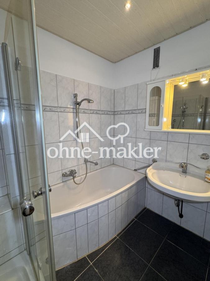 Badezim. mit Badewanne&Dusche